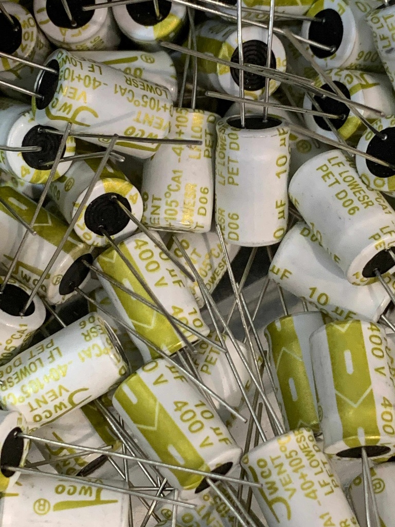 خازن الکترولیتی ۱۰ میکروفاراد ۴۰۰ ولت